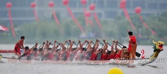 龙舟赛观感与专业参与门槛：从“这样的龙舟赛感觉我也能玩”说起